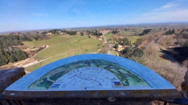 LE CROZET : DU VILLAGE MéDIéVAL, AUX CONFINS DES MONTS DE LA MADELEINE.-loire