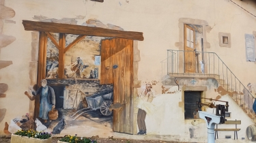 CHARLIEU : D’UNE FRESQUE à L’AUTRE.-loire