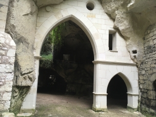 VIGNES VINS TROGLOS DE LA BESSIERE C1-maine-et-loire