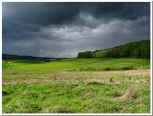 LA MONTAGNE DE GUYENCOURT ET LE CHATEAU DE VAUX-VARENNES-marne