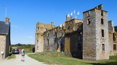 LES CHATEAUX DE LASSAY-mayenne