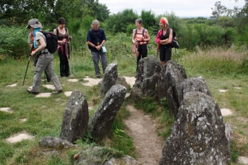 BROCELIANDE - DU CHATEAU DE TRECESSON A L EGLISE DU GRAAL -TREHORENTEUC-morbihan