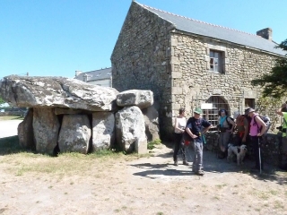 DES ALIGNEMENTS DE KERZERHO AU DOLMEN DE CRUCUNO-morbihan