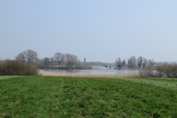 DE LINDRE-BASSE A TARQUIMPOL LE LONG DE L ETANG DE LINDRE-moselle