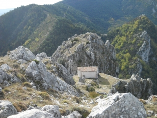 RUINES DE ROCCA SPARVIERA-alpes-maritimes