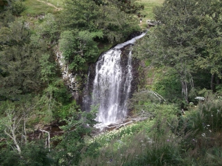 LAC CHAUVET AU DEPART DE PICHERANDE-puy-de-dome