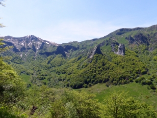 TOUR DE LA VALLEE DE CHAUDEFOUR DEPUIS SUPERBESSE-puy-de-dome