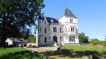 LE CHATEAU DE LA ROCHE-puy-de-dome