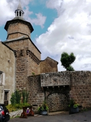 BESSE-EN-CHANDESSE - LA VILLE ET LE SENTIER DECOUVERTE-puy-de-dome