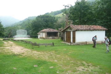 PENAS D ITSUCHI ET ARITZACUN DEPUIS LA FERME AROUCHIA-basque