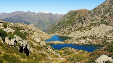 REFUGE DE LA GLERE ET SES LACS-hautes-pyrenees