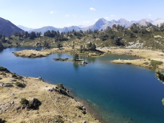 REFUGE ET LAC DE BASTAN DEPUIS LE COL DE PORTE-hautes-pyrenees