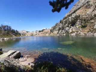 REFUGE ET LAC DE BASTAN DEPUIS LE COL DE PORTE-hautes-pyrenees