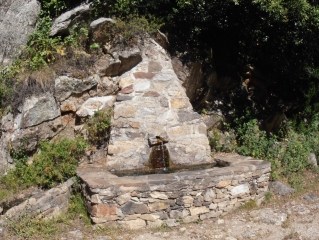 LAROQUE DES ALBERES - A LA RECHERCHE DES FONTAINES-po