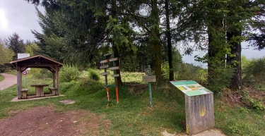 LA VILLE : UNE GRANDE BOUCLE DANS LES FORêTS DE L’OUEST RHODANIEN.-rhone