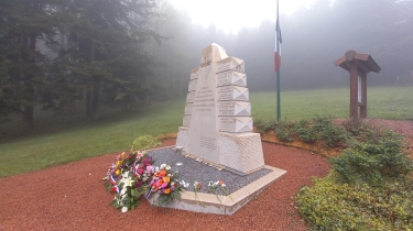 LA VILLE : DE LA VILLE AU COL DE LA BûCHE, RETOUR PAR LE MéMORIAL DU MAQUIS.-rhone