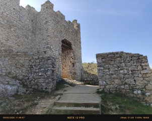 TOULAUD -CHâTEAU DE CRUSSOL-ardeche