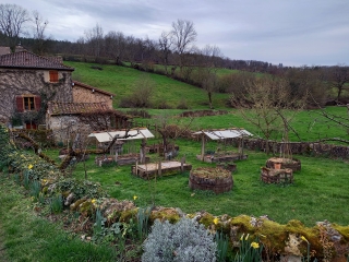 SEMUR-EN-BRIONNAIS ET SES FORETS DE FEUILLUS-saone-et-loire