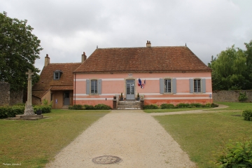 MEZIERES-SOUS-LAVARDIN-sarthe