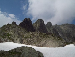COL DES TROIS DAMES PAR LES SOURCES DU GARGOTON-savoie