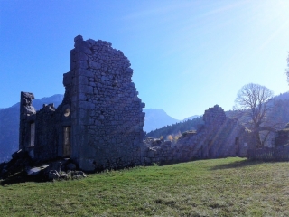 SAINT-PIERRE-D ENTREMONT - CIRCUITS DES CHATEAUX-savoie