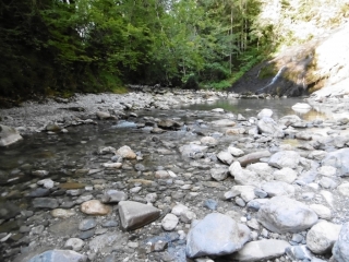 LESCHERAINES - SOURCE ET CASCADE DU PISSIEU-savoie