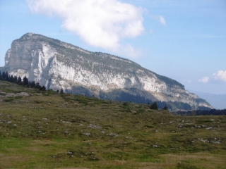 LES VARVATS - SENTIER TRACARTA - TROU DE LA RAGNE-savoie