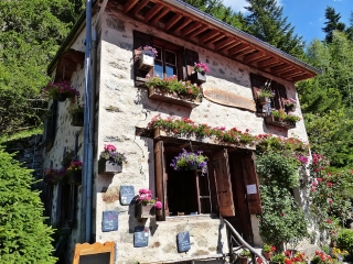 CHAMONIX LES PRAZ - LE CHALET DE LA FLORIA - UN BALCON SUR LE MASSIF DU MONT BLANC-haute-savoie