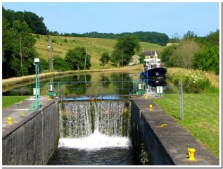 L ECHELLE DES ECLUSES DU CANAL DES ARDENNES-ardenne