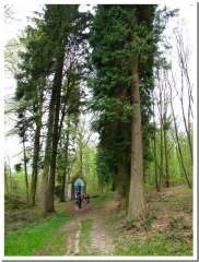 LA CHAPELLE STE ANNE ET LE CHATEAU DES LOCHES-ardenne