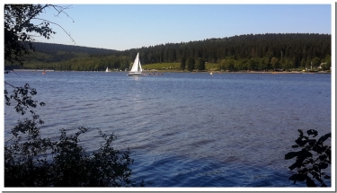 CHATEAU DE MONTCORNET ET LAC DES VIEILLES FORGES-ardenne