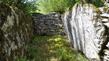 ENTRE MURS EN PIERRE SECHE - DOLMENS ET CAZELLES-tarn-et-garonne