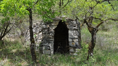 ENTRE MURS EN PIERRE SECHE - DOLMENS ET CAZELLES-tarn-et-garonne