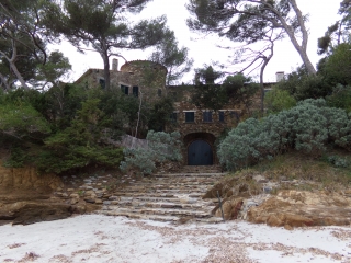 SENTIER DU LITTORAL DE LA POINTE DE BORMES-LES-MIMOSAS-var