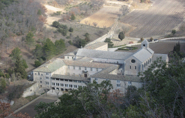 Gordes - abbaye de Senanque-vaucluse