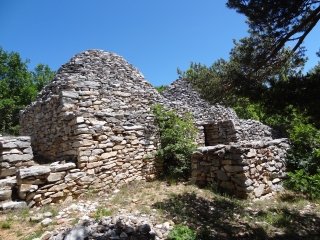 LES AIGUIERS - ST SATURNIN D APT-vaucluse
