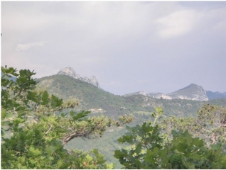 PUYMERAS - SENTIER DES GEANTS-vaucluse