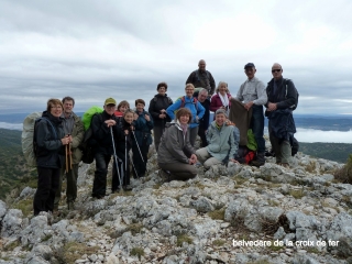 MERINDOL - ROCHERS DES ONZE HEURES-vaucluse