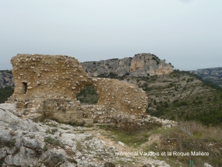 MERINDOL - ROCHERS DES ONZE HEURES-vaucluse