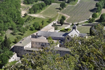 GORDES - ABBAYE DE SENANQUE - VALLON DU PUY DE LA POURAQUE-vaucluse