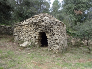 MORNAS - LA FORTERESSE - MOULINAS - LES CAPITELLES-vaucluse
