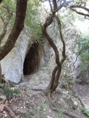 BONNIEUX - LA GROTTE DU VALLON DE LA SANGUINETTE-vaucluse