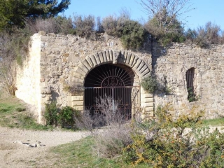 LOURMARIN D UN CHATEAU A L AUTRE-vaucluse
