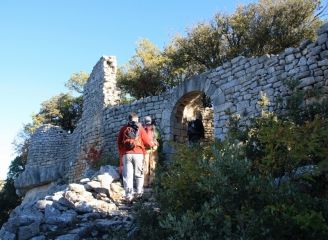 FORT DE BUOUX - VALLON DE SERRE - SIVERGUES ET AIGUE BRUN-vaucluse