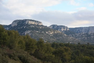 TROU DU RAT - RUINES PETROSSY - FERME DE MAYORQUES-vaucluse