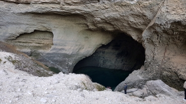 DE LAGNES A FONTAINE DE VAUCLUSE-vaucluse