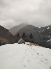 LES CABANES AU DESSUS DE SAINT LARY-ariege
