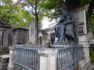 DU CIMETIERE DE MONTMARTRE  A SAINT-LAZARE EN PASSANT PAR LA NOUVELLE ATHENES-region-parisienne